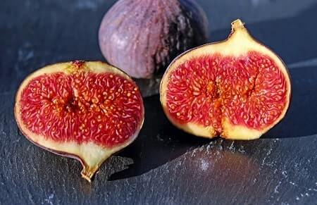 How to Feed Figs to Your Chickens
