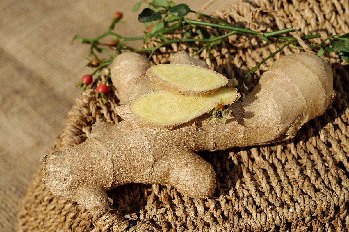 Whole and sliced ginger on a basket.