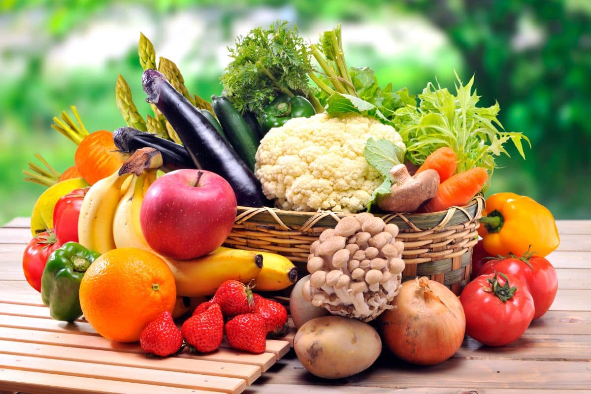 DIfferent varieties of vegetables and fruits on a table.